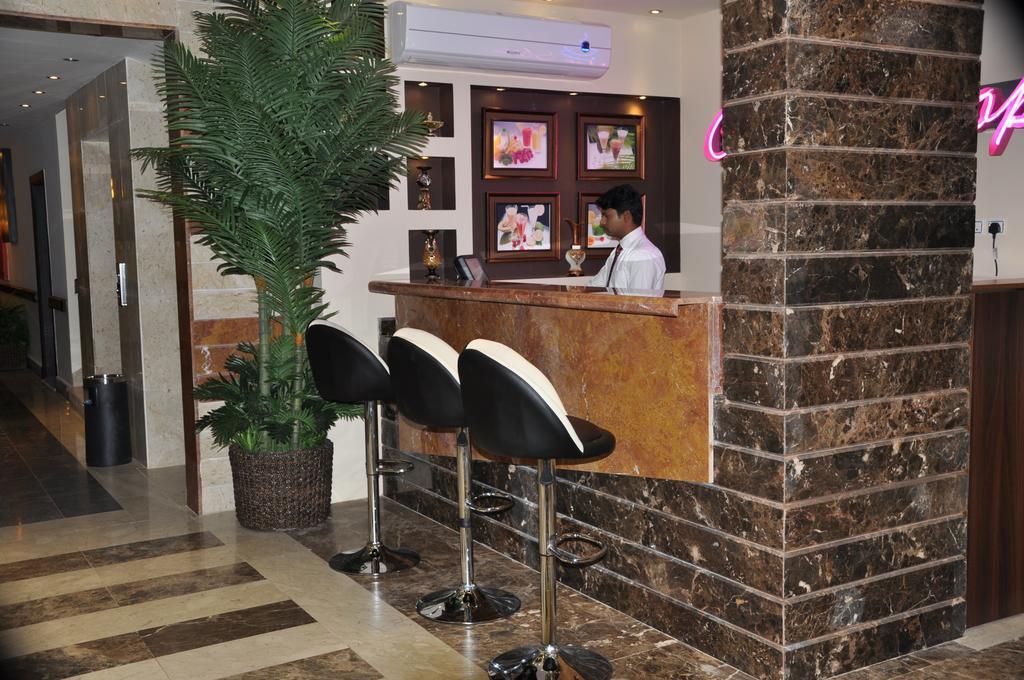 Al Bustan Crown Hotel 2 Arar Luaran gambar