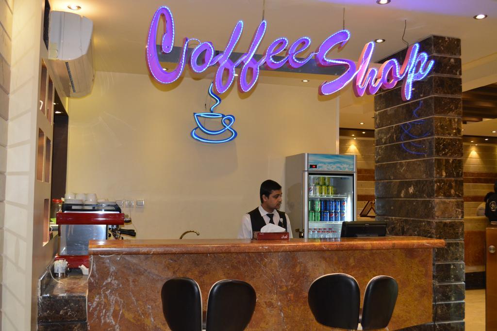 Al Bustan Crown Hotel 2 Arar Luaran gambar
